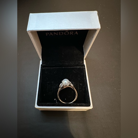 Pandora Silver, Cubic Zirconia & Cultured Freshwater Pearl Luminous Leaves Ring - Picture 2 of 3